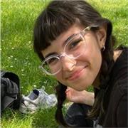 Sono una ragazza di quinta superiore al liceo artistico Giulio Romano. Amo lavorare con bambini e ragazzi!